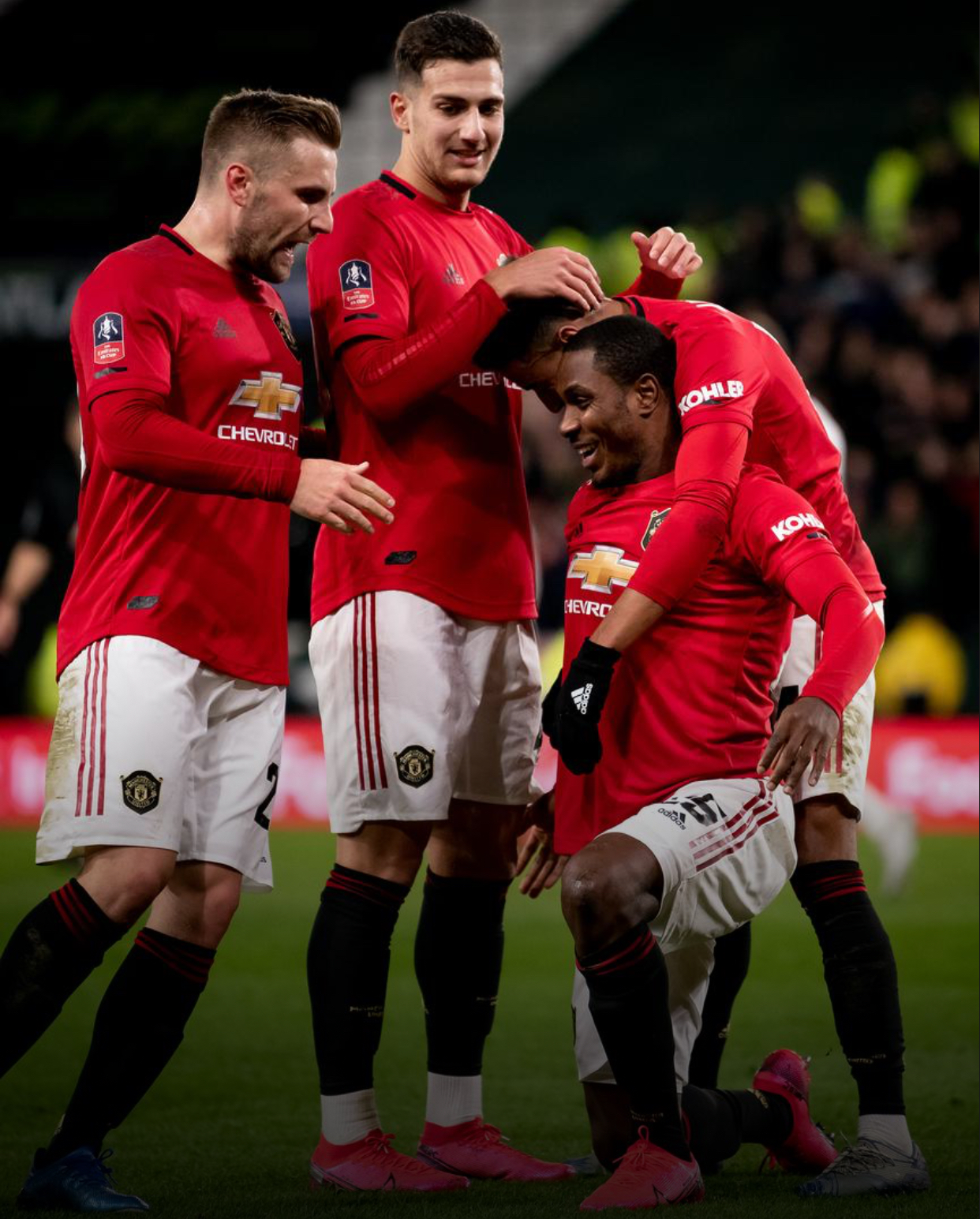 包含马来西亚球队表现不俗，挺进八强的词条