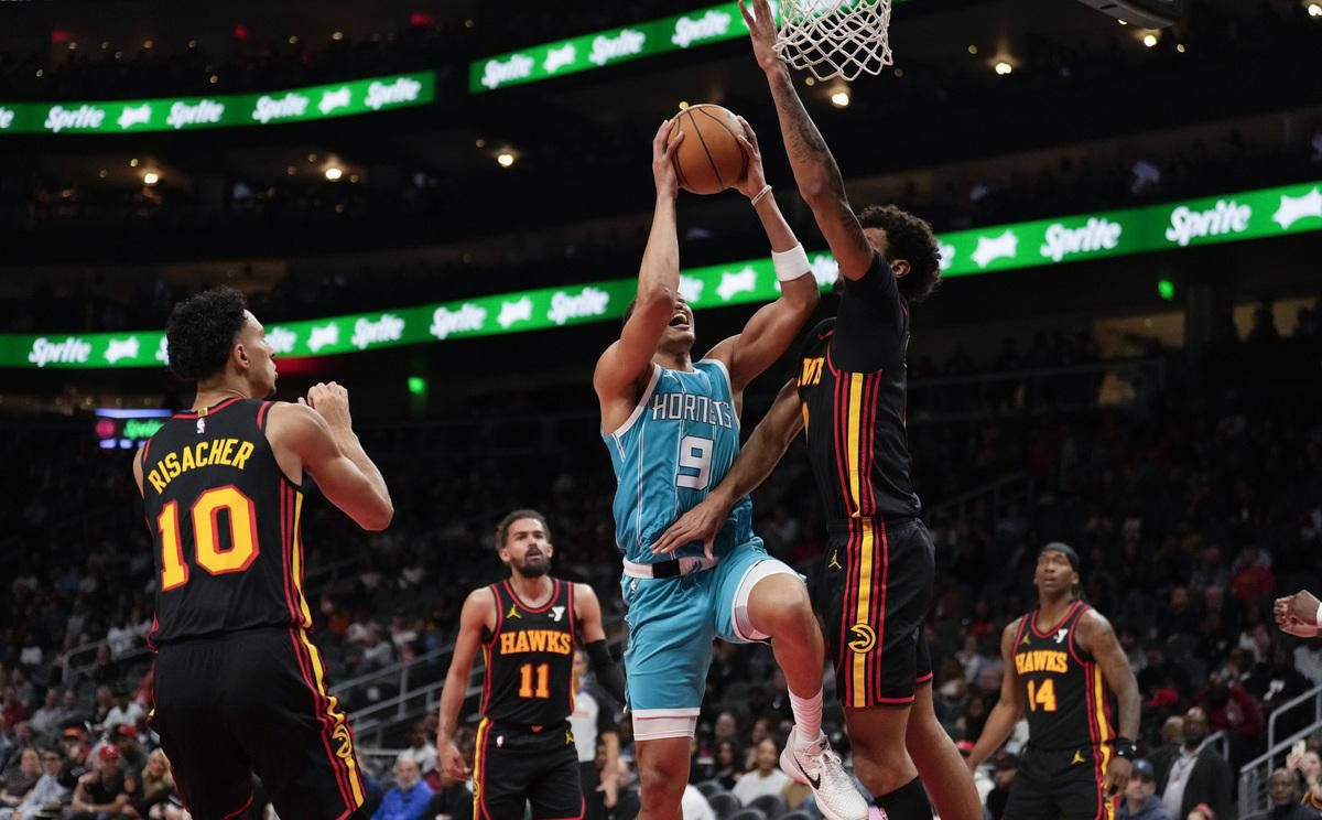 关于猛龙全队抵达奥兰多备战季后赛的信息