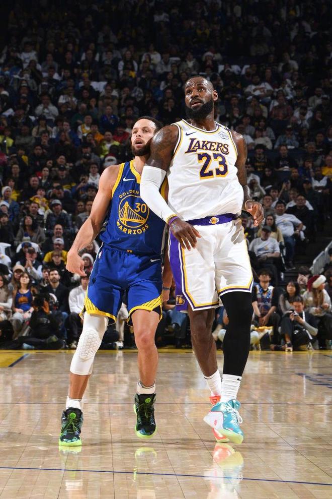 包含勇士主场惊险获胜，击败湖人的词条