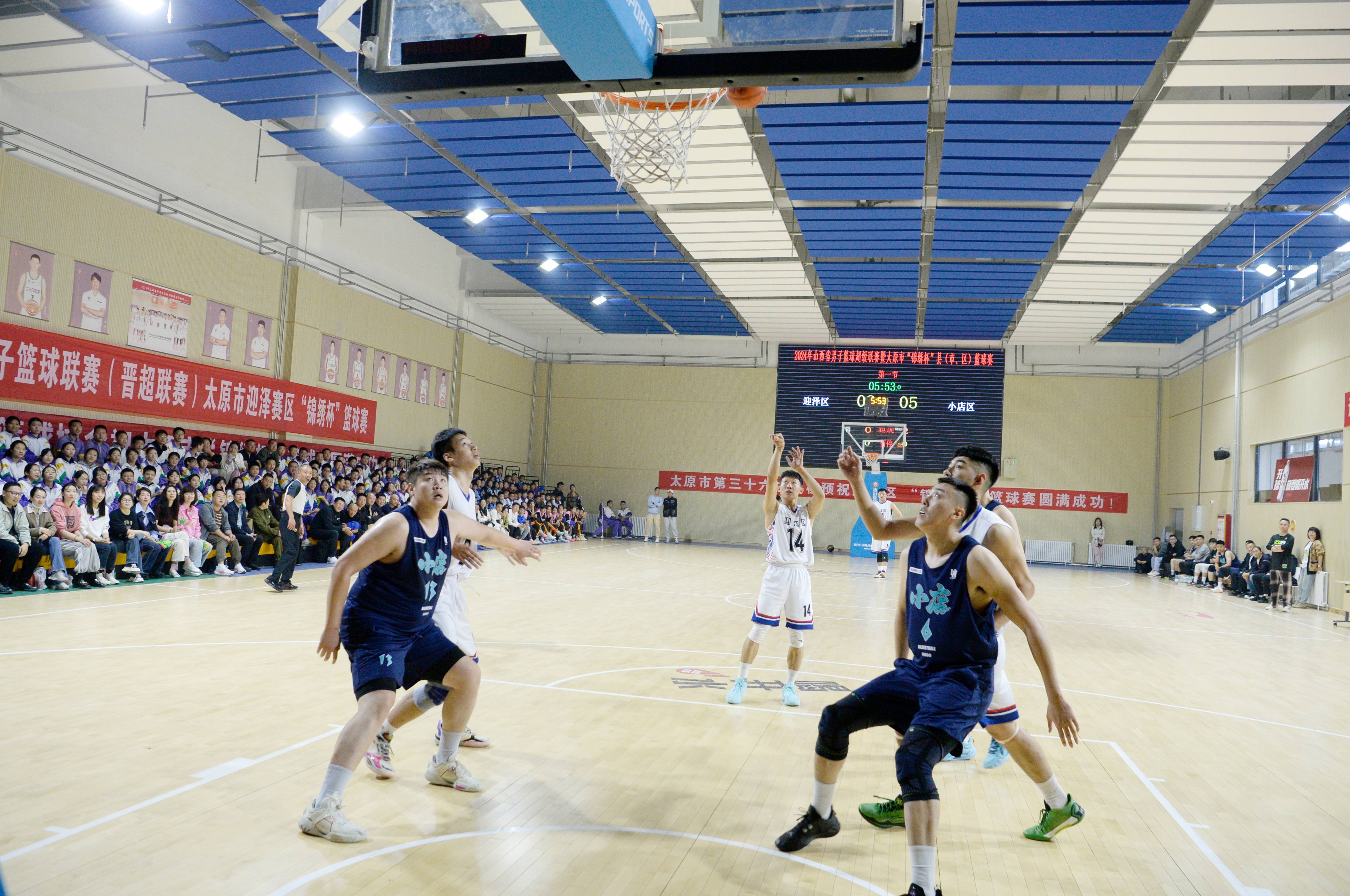 篮球赛场上一幕让人感慨万千