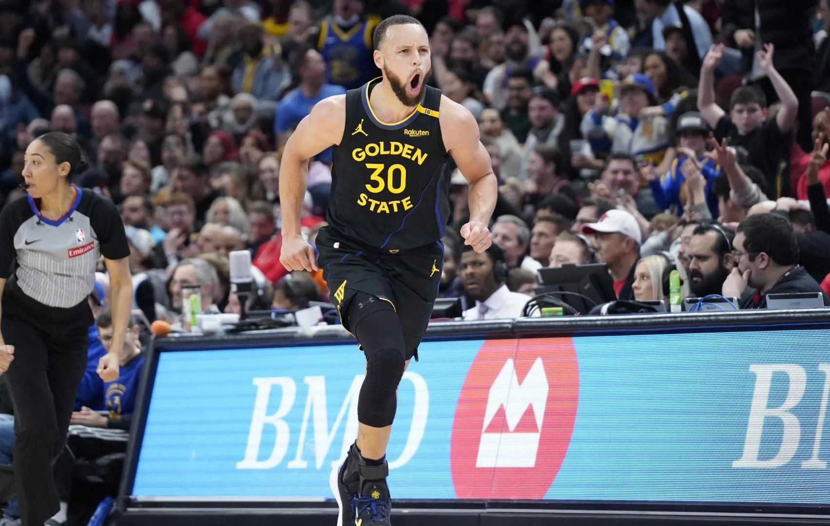 关于爵士逆转尼克斯，西部成绩继续领先的信息